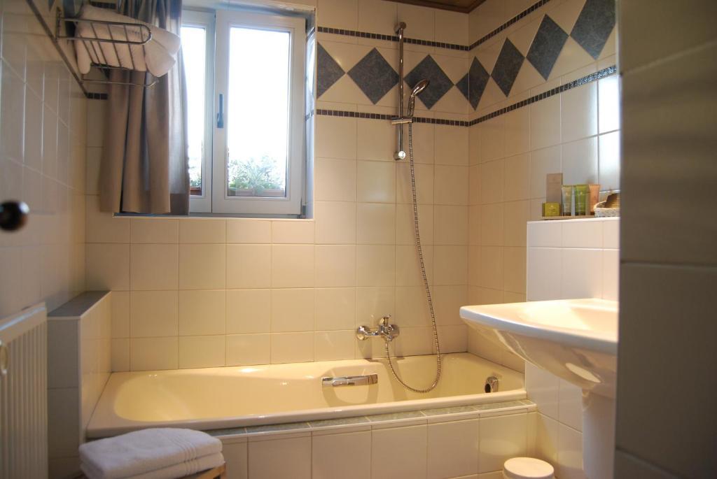 Hostellerie Gilain Achene Экстерьер фото